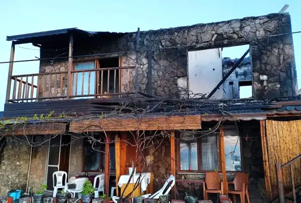 Assos'ta motelde çıkan yangında bir çift ölümden döndü