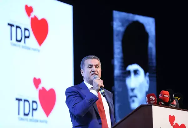 TDP Genel Başkanı Mustafa Sarıgül, partisinin İstanbul 1. Olağan Kongresi'ne katıldı