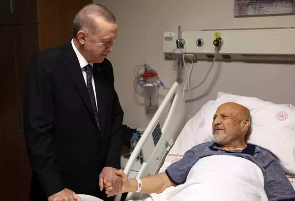 Cumhurbaşkanı Erdoğan, eski Devlet Bakanı Aksay'ı hastanede ziyaret etti