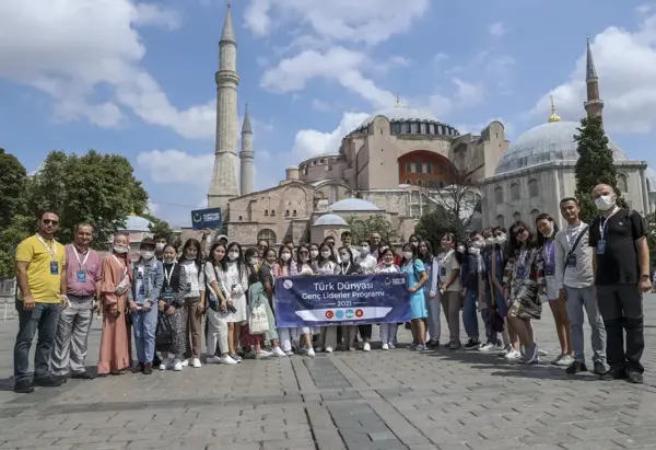 YTB Türk Dünyası Genç Liderler Programı öğrencileri İstanbul'da