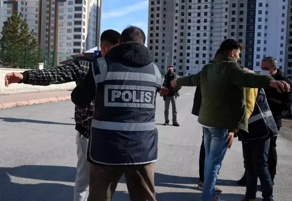 Kayseri'de polis ekiplerinden okul çevrelerinde denetim