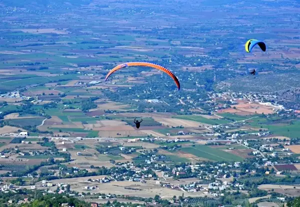 Osmaniye'de gökyüzü renklendi