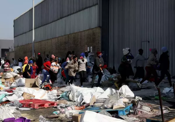 Son dakika haberleri... Güney Afrika'daki protestolarda can kaybı 212'ye yükseldiCumhurbaşkanı Ramaphosa ulusa seslenecek