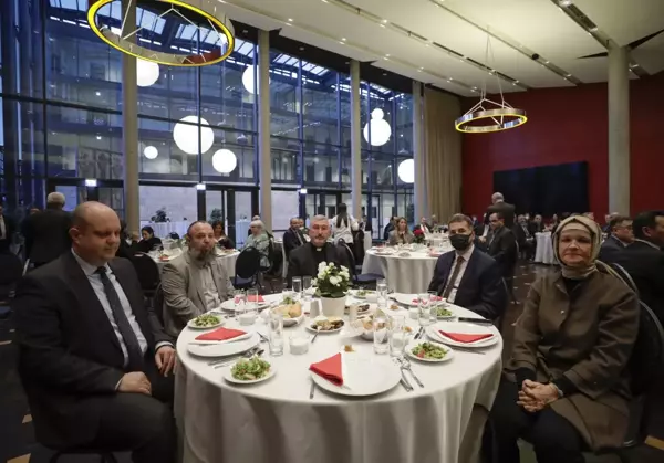 Berlin Büyükelçisi Başar Şen, Almanya'daki Türk toplumu temsilcilerine iftar verdi