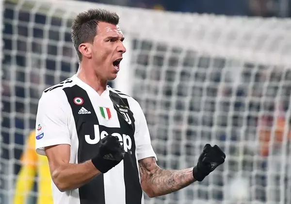 Beşiktaş'ın kadrosuna katmak istediği Mandzukic'le Milan da ilgileniyor