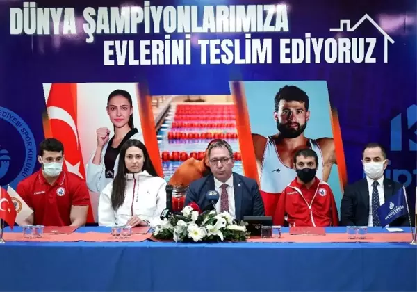 Dünya şampiyonları evlerine kavuştu