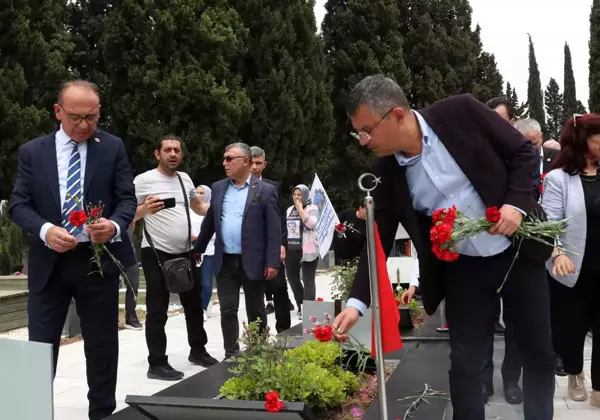 CHP Grup Başkanvekili Özel, Soma Madenci Şehitliği'ni ziyaret etti