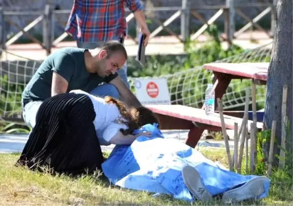 Kızı, sokağa çıkma izninde hayatını kaybeden babasının başında feryat etti