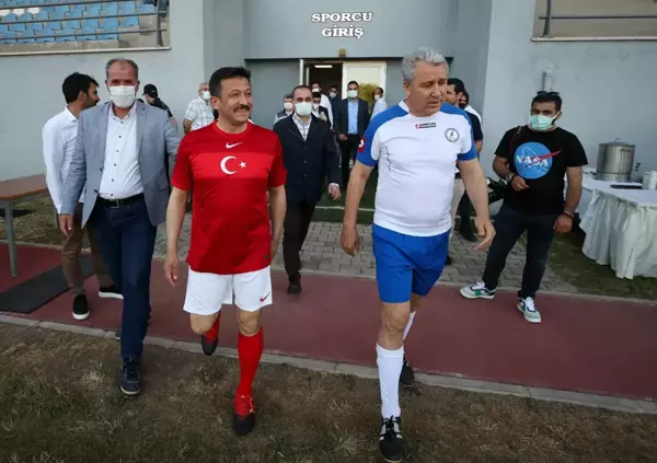 TBMM Parlamenterler Futbol Takımı, Ege Üniversitesi Masterler ile karşılaştı