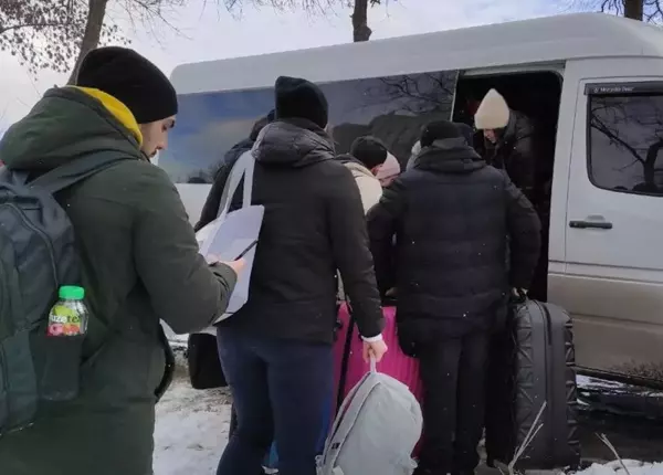 Rusya'nın savaş açtığı Ukrayna'nın Sumi şehrinden 3 bin 500 sivil tahliye edildi