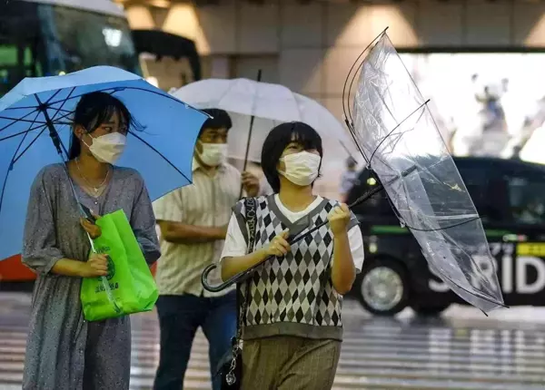 Japonya'da Meari Tayfunu alarmıTren seferleri durduruldu, 191 uçuş iptal edildi