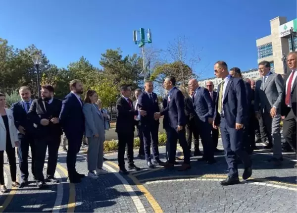 CHP Genel Başkanı Özgür Özel, AYM'deki Basın Özgürlüğü Davasına Destek Verdi