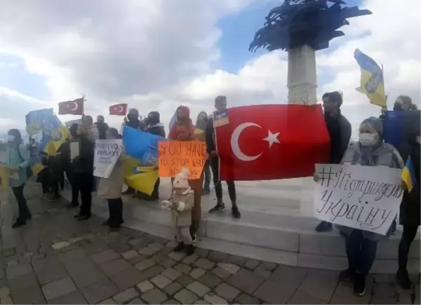 Son dakika haber | İZMİR'DE YAŞAYAN UKRAYNALILARDAN 'SAVAŞA HAYIR' EYLEMİ