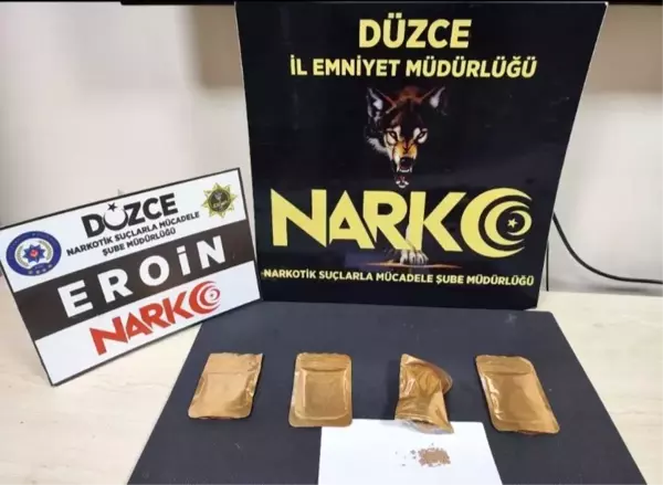 Düzce'de 105 Gram Eroin Ele Geçirildi, 3 Kişi Tutuklandı