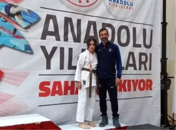 Babasının antrenörlüğünde genç sporcu hedefine ilerliyor