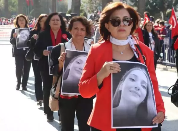 Son dakika haberleri | DENİZLİ'DEKİ GEÇİT TÖRENİNDE ÖLDÜRÜLEN ŞEBNEM'İN FOTOĞRAFLARI TAŞINDI