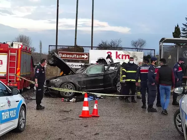 Son dakika 3. sayfa: Fabrika duvarına çarpan araç hurdaya döndü: 1 ölü