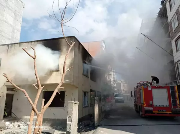 Son dakika... Siirt'te metruk ev kimliği belirsiz kişilerce ateşe verildi