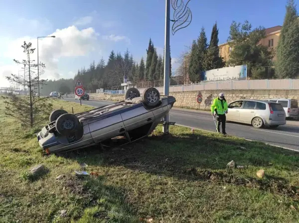 Arkadan çarpıp kaçtı, takla atan otomobilin sürücüsü yaralandı