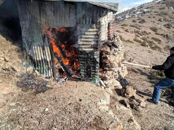 Yaban keçisi avlamak için yapıldığı belirlenen kulübe imha edildi