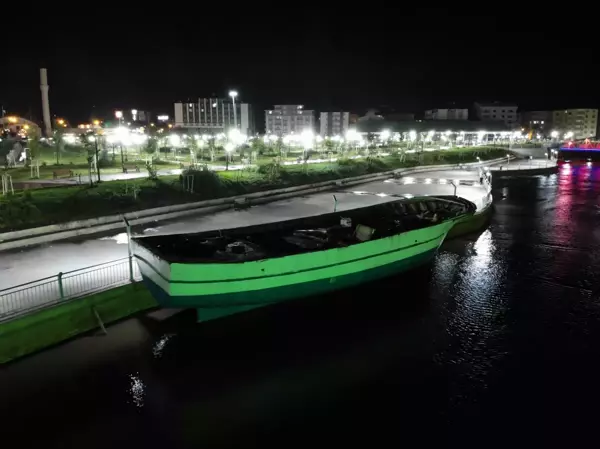 Karadeniz'den tırla Ağrı'ya getirilen tekne restorana dönüştürülecek