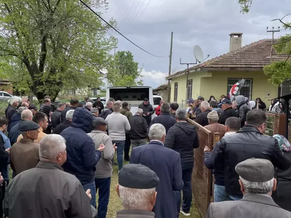 Araçlarının Tunca Nehri'ne düşmesi sonucu yaşamını yitiren çift toprağa verildi