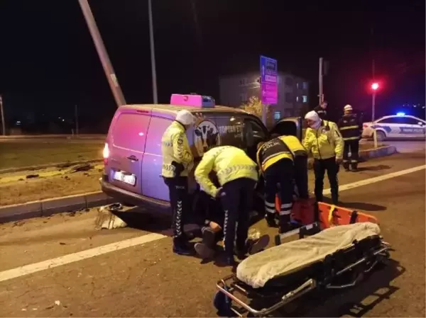 Edirne Havsa'da Otomobil ve Hafif Ticari Araç Çarpıştı: 1 Ölü, 5 Yaralı