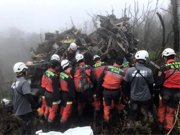 Tayvan Genelkurmay Başkanı'nın öldüğü helikopter kazasından ilk görüntüler geldi