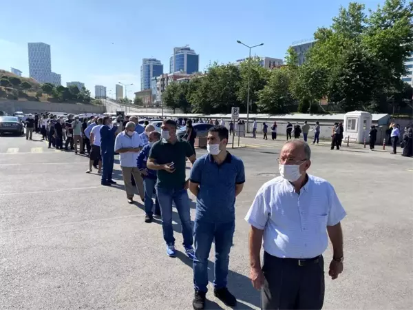 Duruşmaların başlamasıyla birlikte Kartal Adliyesi'nde metrelerce kuyruk oluştu