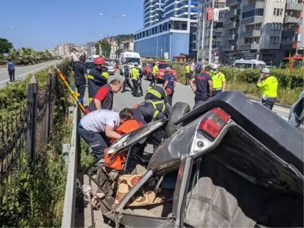 Rize'de iki otomobil çarpıştı: Baba-oğul öldü, 1 ağır yaralı