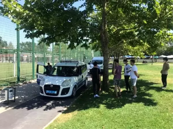 16 yaşındaki genç, elindeki tabancanın kazara ateş alması sonucu 15 yaşındaki arkadaşını vurdu