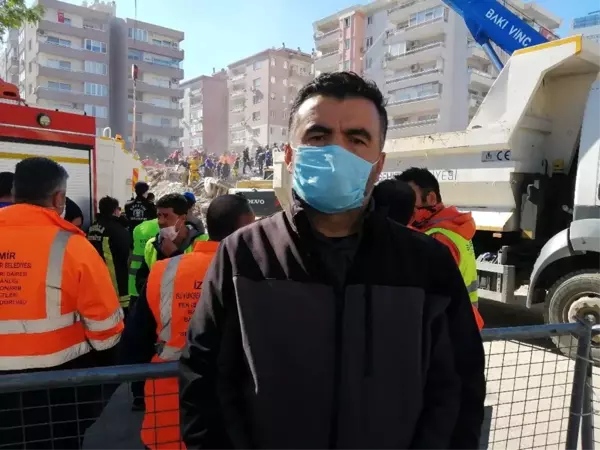 Saglık memuru nöbete gitmek için hazırlanırken depreme yakalandı