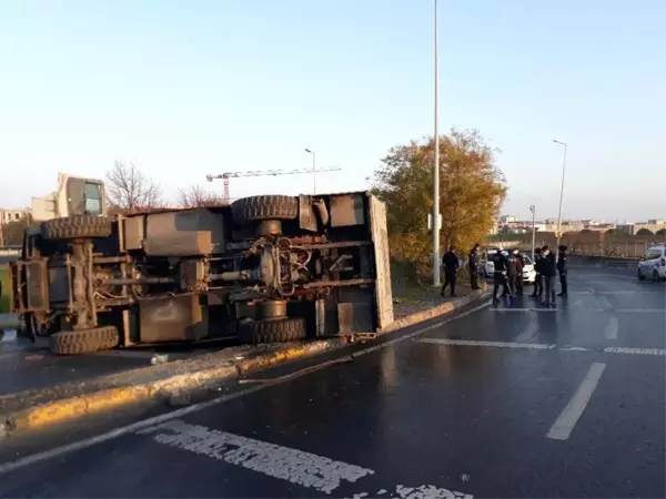 Sefaköy'de TOMA devrildi