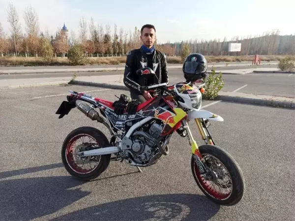 Sağlık çalışanı korona stresini motosikletle atıyor