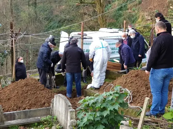 Cumhurbaşkanı Erdoğan'ın yeğeni Ahmet Erdoğan memleketi Rize'de toprağa verildi