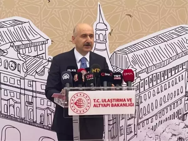 Ulaştırma ve Altyapı Bakanı Adil Karaismailoğlu, tarihi Haydarpaşa Garı'ndaki çalışmaları inceledi