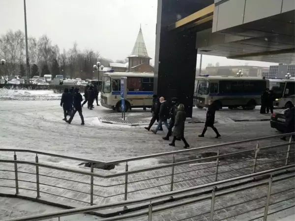 Rusya'da bağımsız milletvekili adaylarının toplantısına polis baskını: 170 gözaltı