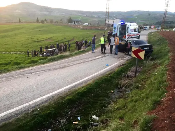 Gaziantep'te iki araç kafa kafaya çarpıştı: 1 ölü 7 yaralı