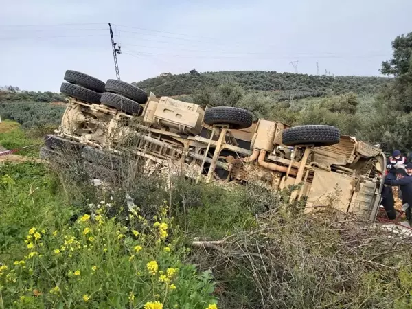 Son dakika 3. sayfa: İznik-Karamürsel karayolunda hafriyat kamyonu devrildi: 1 yaralı