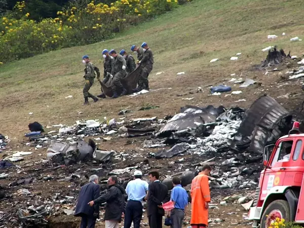 Son dakika haber: Uçak kazasında hayatını kaybeden İspanyol askerleri anma törenlerine pandemi engeli