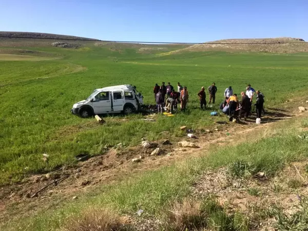 Sivas'ta kamyonet şarampole uçtu: 2'si ağır 5 yaralı