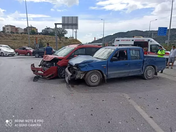 Son dakika gündem: Söke'de 3 aracın karıştığı trafik kazasında 6 kişi yaralandı