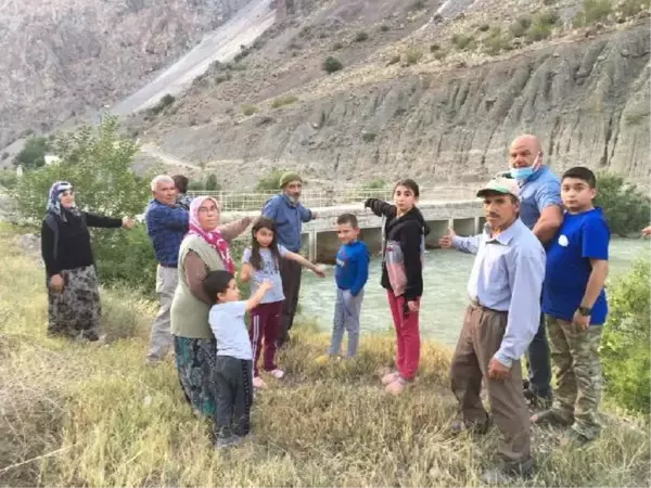 ÇORUH'UN KIYISINDA OTURANLARDAN 'KÖPRÜ KALSIN' TALEBİ