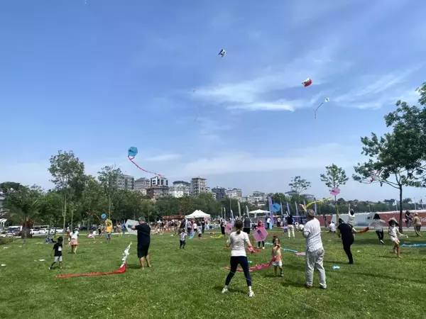 Caddebostan semaları uçurtmalarla şenlendi