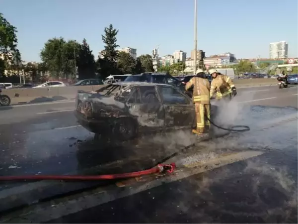 Son dakika haberleri | KADIKÖY'DE D-100 KARAYOLU'NDA OTOMOBİL YANGINI