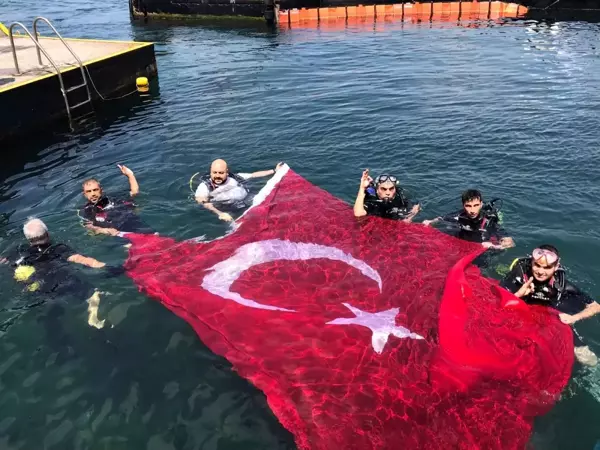 15 Temmuz'u unutturmamak adına sualtına daldılar