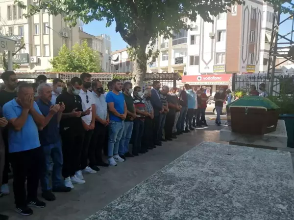 Aliağa'da gemi sökümü sırasındaki patlamada hayatını kaybeden işçi toprağa verildi