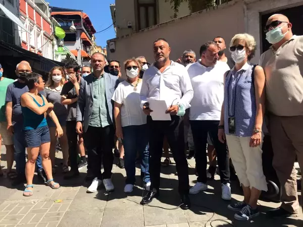 Kadıköy'de Surp Takavor Ermeni Kilisesi'ne yapılan saygısızlığa ilişkin STK'lardan basın açıklaması