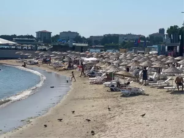 CADDEBOSTAN HALK PLAJINDA YOĞUNLUK