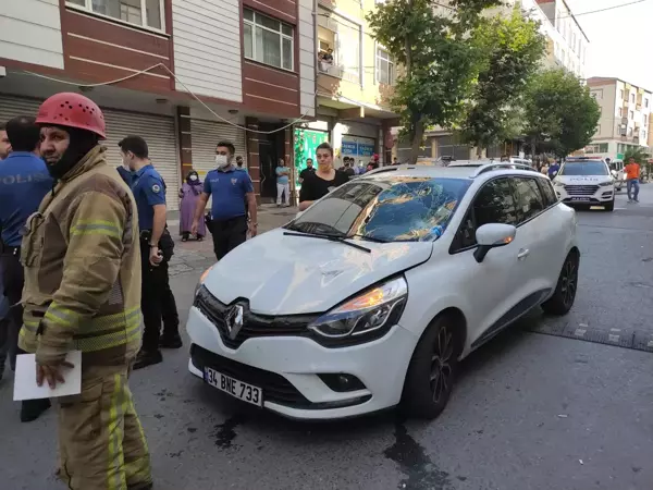 Gaziosmanpaşa'da otomobilin çarptığı 3 kişi yaralandı